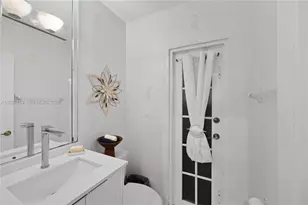 7831 NW 160th Terrace, Miami Lakes, FL 33016 - Photo 17