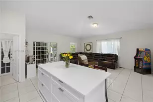 7831 NW 160th Terrace, Miami Lakes, FL 33016 - Photo 13