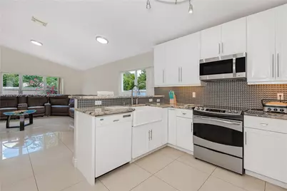 16269 SW 6th St, Pembroke Pines, FL 33027 - Photo 11