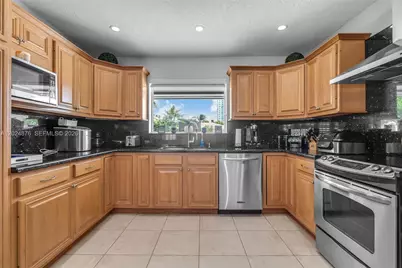 1261 NE 82nd St, Miami, FL 33138 - Photo 17