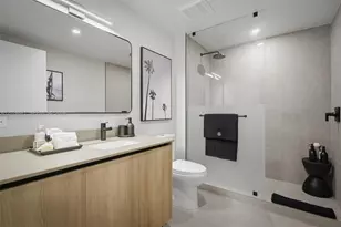 121 NE 5th St, Miami, FL 33132 - Photo 21