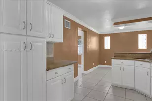 3651 W 2nd Ct, Hialeah, FL 33012 - Photo 15