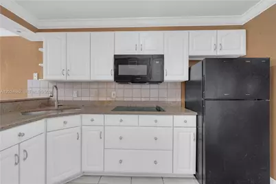 3651 W 2nd Ct, Hialeah, FL 33012 - Photo 13