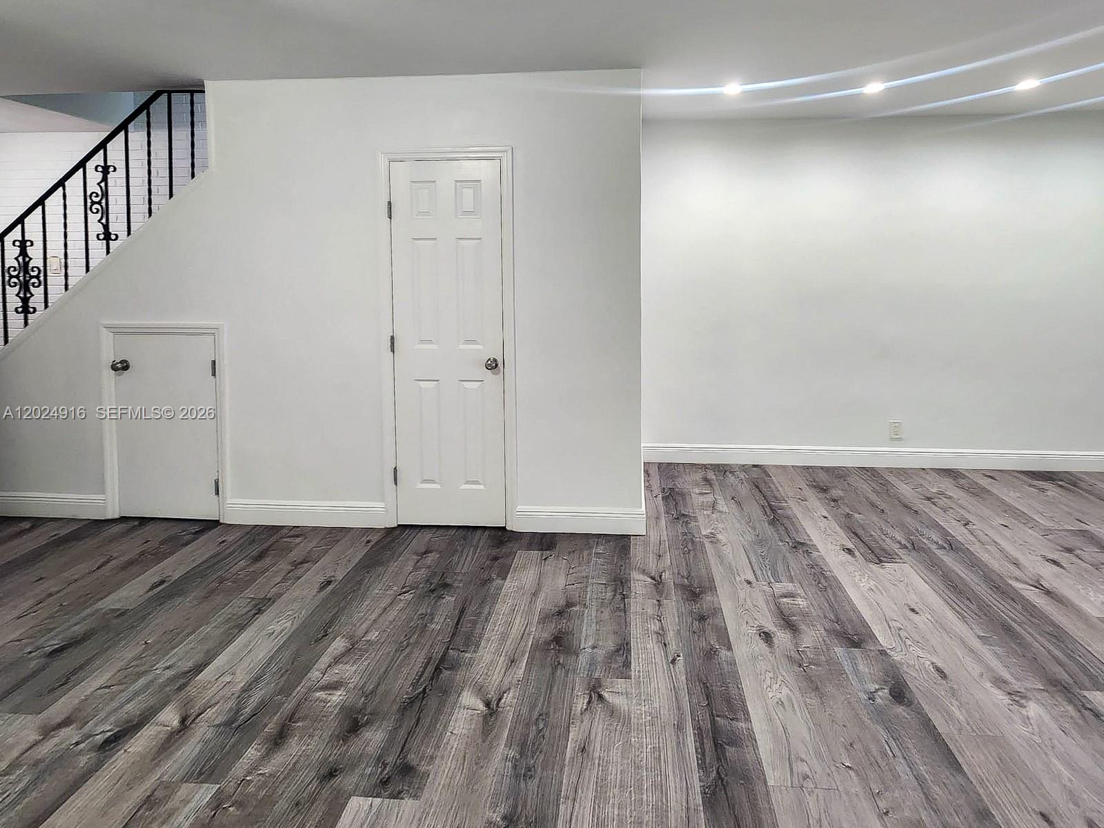 2460 Taylor St #1C main architectural view