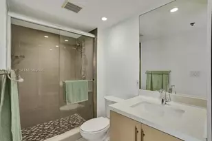 20515 E Country Club Dr, Aventura, FL 33180 - Photo 25