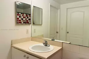 5085 NW 7th St, Miami, FL 33126 - Photo 9