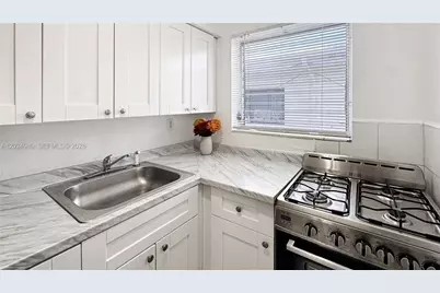 7717 Byron Ave #9, Miami Beach, FL 33141 - Photo 13