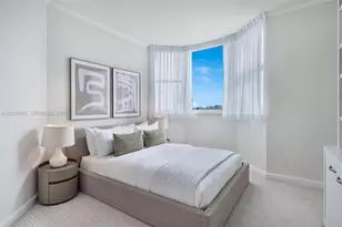 300 South Pointe Dr, Miami Beach, FL 33139 - Photo 27