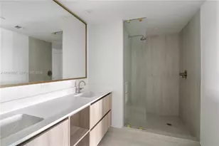 77 SE 5th St, Miami, FL 33131 - Photo 23