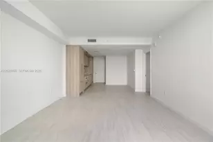 77 SE 5th St, Miami, FL 33131 - Photo 19