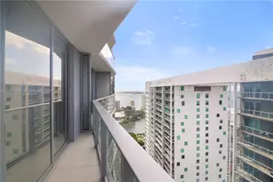 77 SE 5th St, Miami, FL 33131 - Photo 19