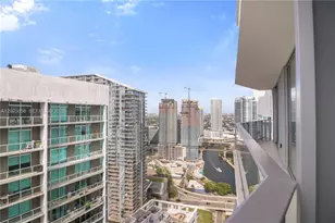 77 SE 5th St, Miami, FL 33131 - Photo 21