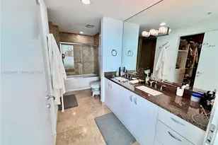 300 S Biscayne Blvd, Miami, FL 33131 - Photo 13