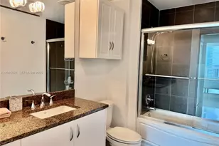 300 S Biscayne Blvd, Miami, FL 33131 - Photo 19