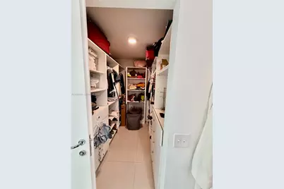 300 S Biscayne Blvd #1810, Miami, FL 33131 - Photo 15