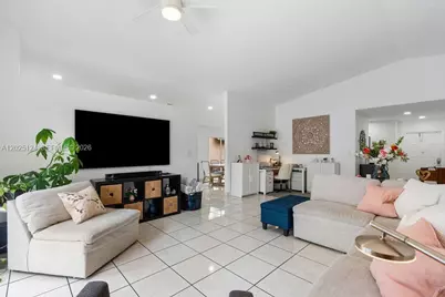 19080 NW 77th Ct, Hialeah, FL 33015 - Photo 7