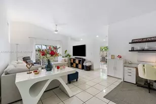 19080 NW 77th Ct, Hialeah, FL 33015 - Photo 5