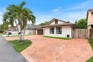 19080 NW 77th Ct, Hialeah, FL 33015 - Photo 3