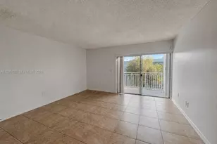 9371 Fontainebleau Blvd, Miami, FL 33172 - Photo 9