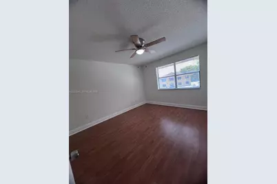 2570 W 67th Pl #21-2, Hialeah, FL 33016 - Photo 9