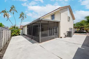 18660 NW 78th Ave, Hialeah, FL 33015 - Photo 23