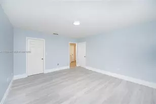 18660 NW 78th Ave, Hialeah, FL 33015 - Photo 17
