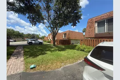 8901 Orange Grove Dr #D-24, Davie, FL 33324 - Photo 5