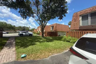 8901 Orange Grove Dr, Davie, FL 33324 - Photo 5