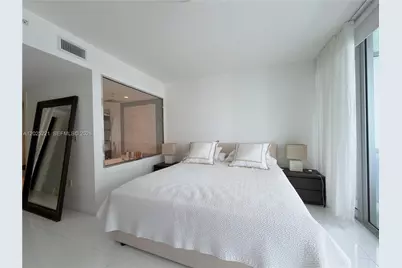 200 Biscayne Boulevard Way #4104, Miami, FL 33131 - Photo 9
