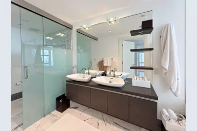 200 Biscayne Boulevard Way #4104, Miami, FL 33131 - Photo 13