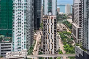 31 SE 6th St, Miami, FL 33131 - Photo 3