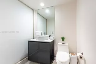 31 SE 6th St, Miami, FL 33131 - Photo 11