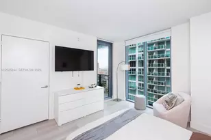 31 SE 6th St, Miami, FL 33131 - Photo 9