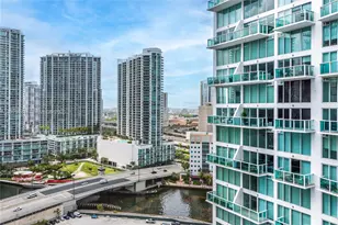 31 SE 6th St, Miami, FL 33131 - Photo 3