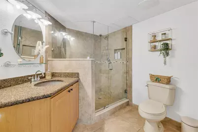 6955 NW 186th St #F102, Hialeah, FL 33015 - Photo 25
