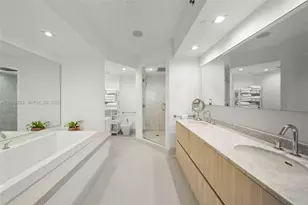1000 S Pointe Dr, Miami Beach, FL 33139 - Photo 33
