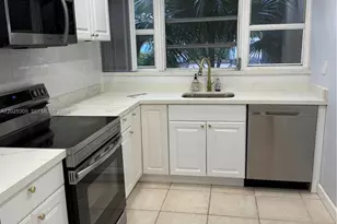 942 NE 199th St, Miami, FL 33179 - Photo 9
