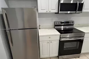 942 NE 199th St, Miami, FL 33179 - Photo 11