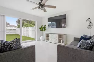 2 Gables Blvd, Weston, FL 33326 - Photo 9