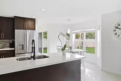 2 Gables Blvd, Weston, FL 33326 - Photo 11