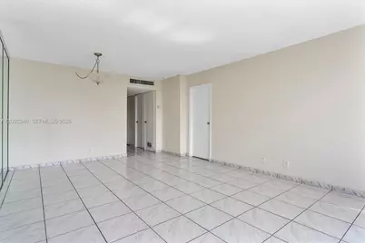 3101 N Country Club Dr #504, Aventura, FL 33180 - Photo 7