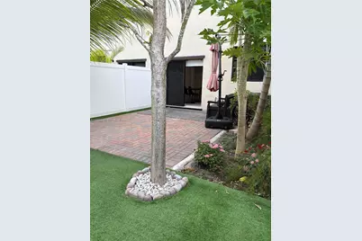 11384 W 34th Way, Hialeah, FL 33018 - Photo 17