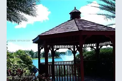 9230 Lagoon Pl #310, Davie, FL 33324 - Photo 25