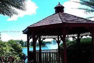9230 Lagoon Pl, Davie, FL 33324 - Photo 25