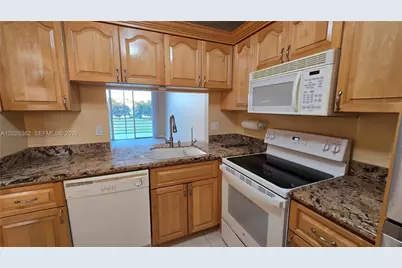 9230 Lagoon Pl #310, Davie, FL 33324 - Photo 7