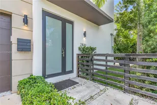 2841 SW 27th St, Miami, FL 33133 - Photo 3