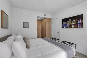 121 NE 5th St, Miami, FL 33132 - Photo 13