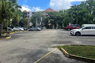 9688 Fontainebleau Blvd, Miami, FL 33172 - Photo 29