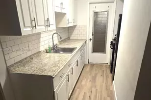 8040 Tatum Waterway Dr, Miami Beach, FL 33141 - Photo 5