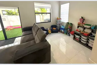 9286 W 33rd Ln, Hialeah, FL 33018 - Photo 5